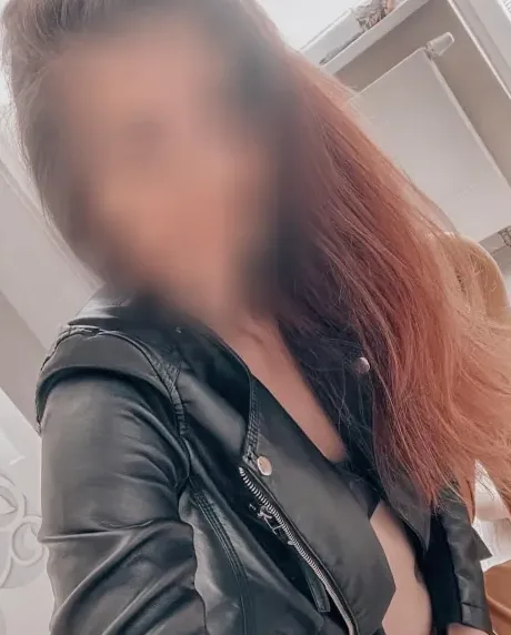 Anna, 24