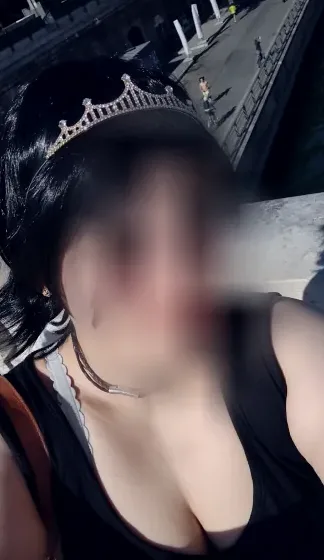 Claudia, 40
