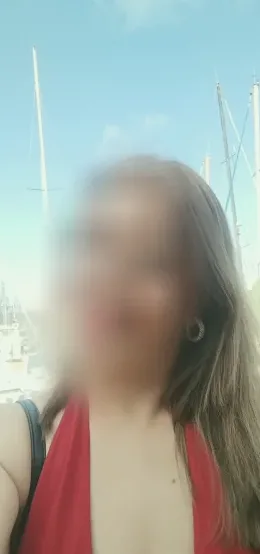 Claudia, 35