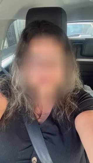Daniela, 33