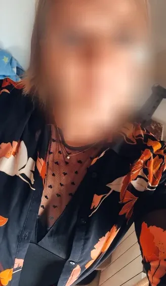Isabell, 37