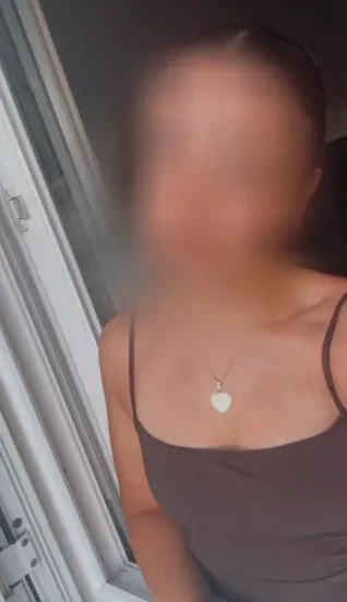 Klara, 25