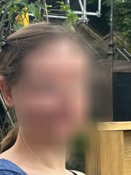 Lara, 34