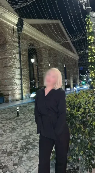 Lara, 21
