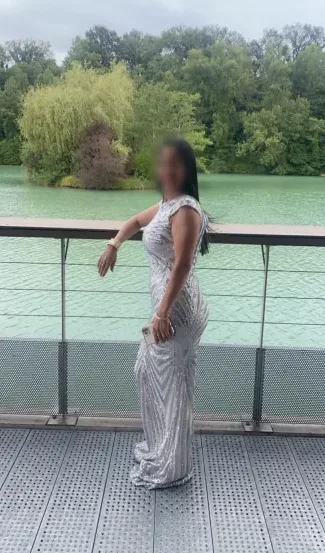 Larissa, 40