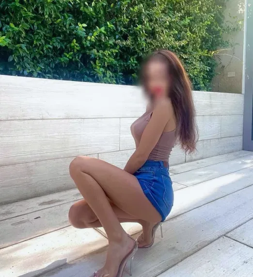 Leonie, 30