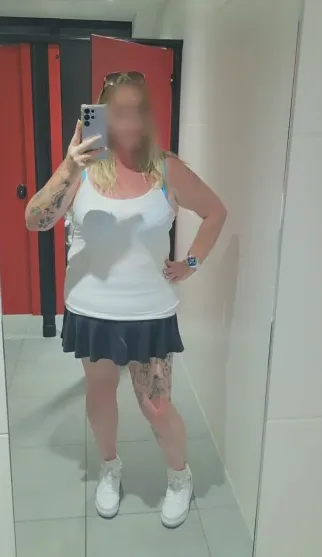 Lilly, 39