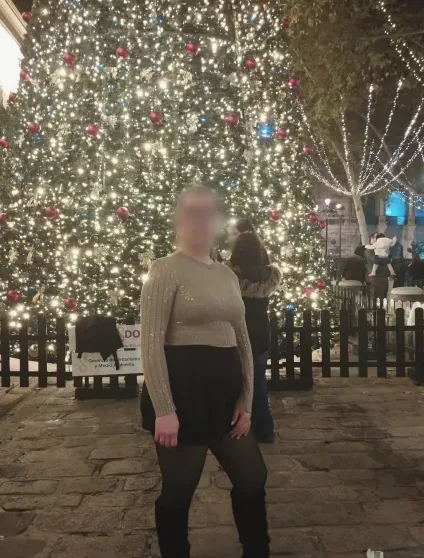 Mia, 23