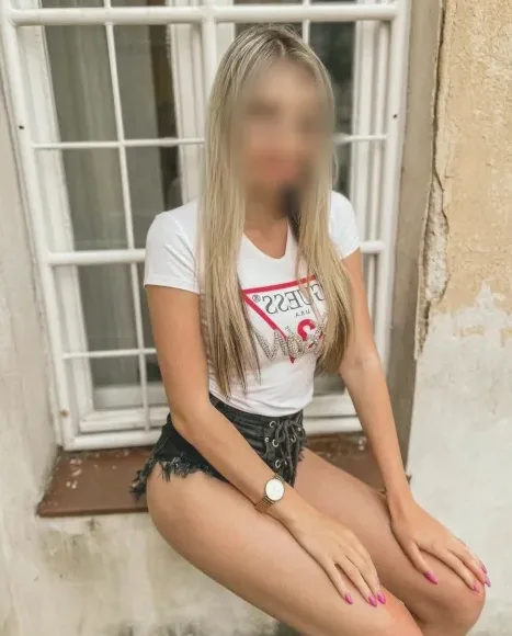 Nora, 31