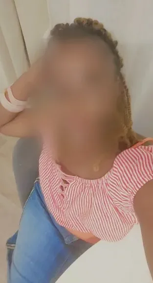 Sabrina, 29