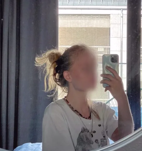Vivien, 19