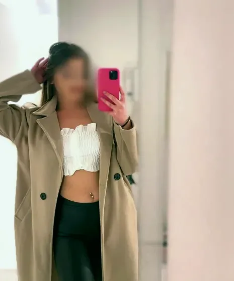 Vivien, 19